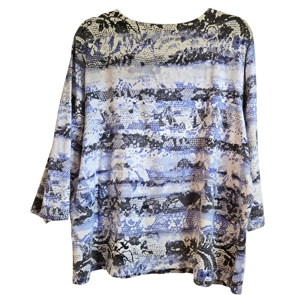 Alfred Dunner Woman 1X Blue Gray Snakeskin Print Rhinestone Neck 3/4 Sleeve Top